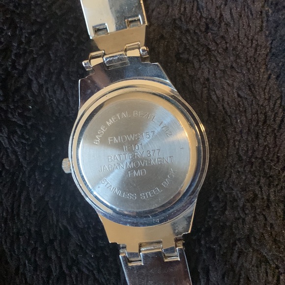 Pink metal and bedazzled watch - Picture 6 of 6